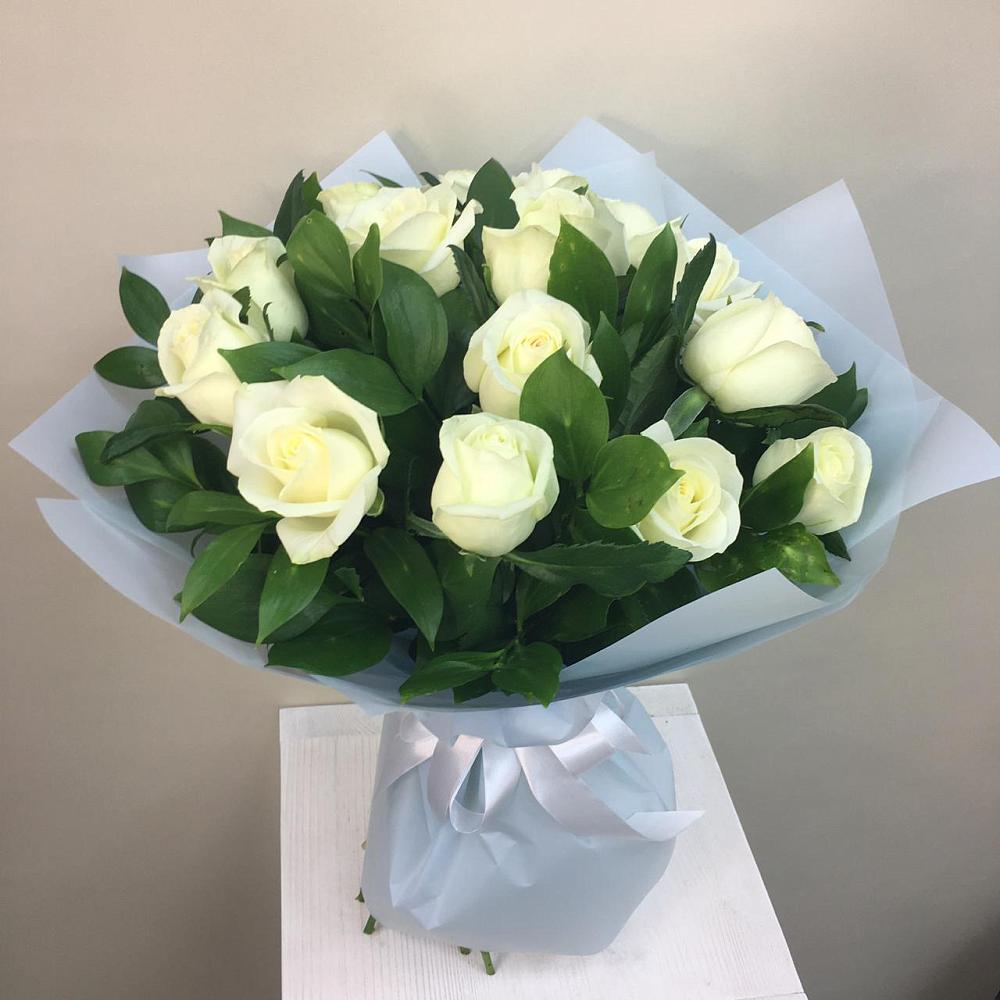 Букет 15 Белых роз Проуд в Ермолаево