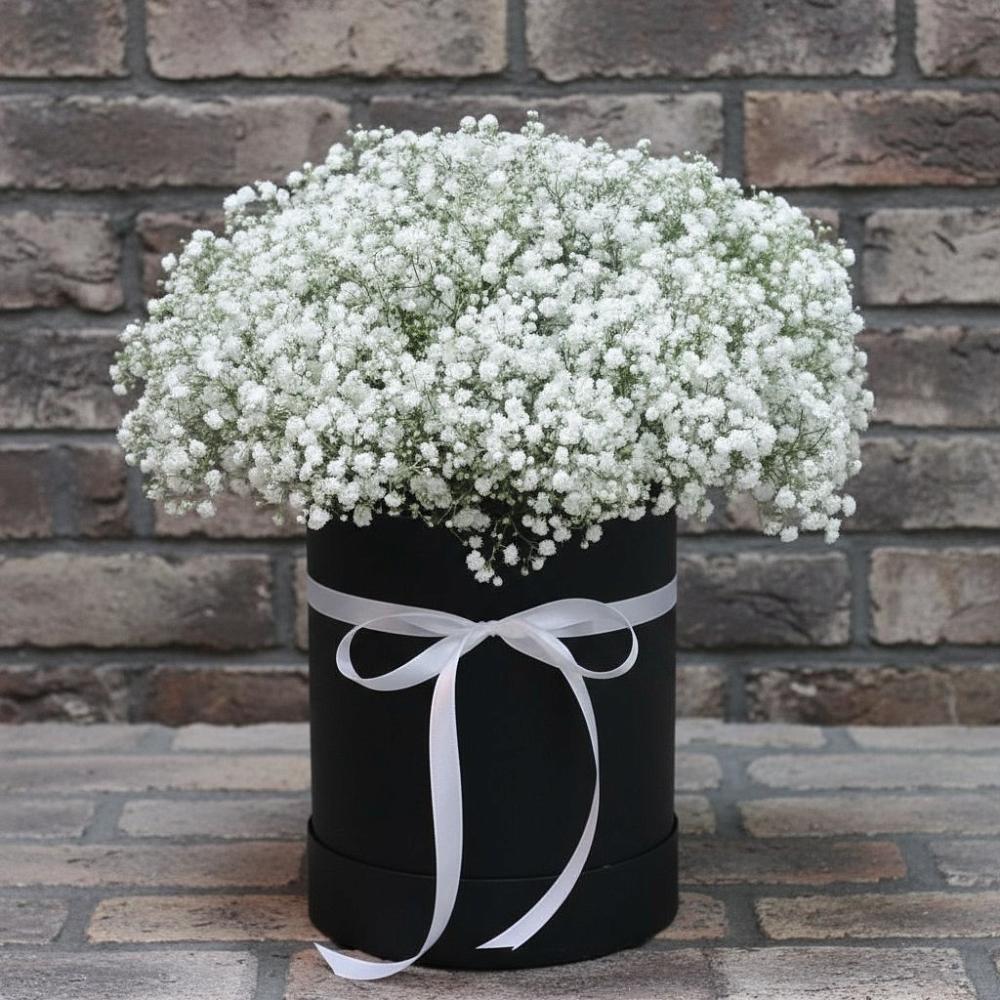 Цветочная композиция из Гипсофила в шляпной коробке в Ермолаево