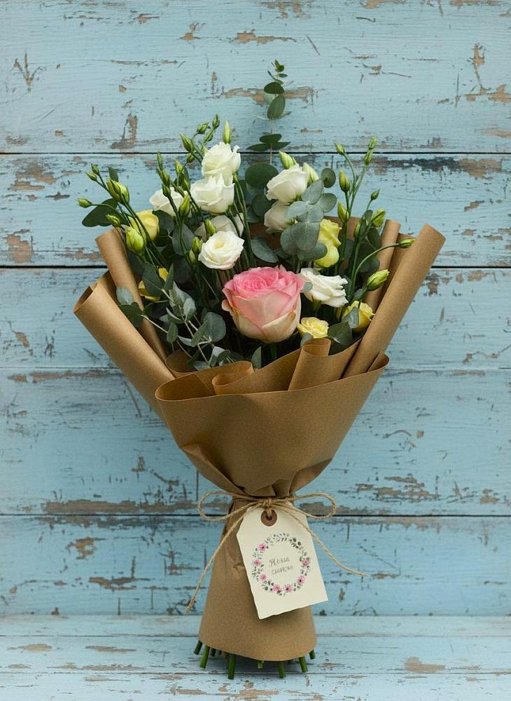 Букет цветов из: Розы и Лизиантусы в Ермолаево