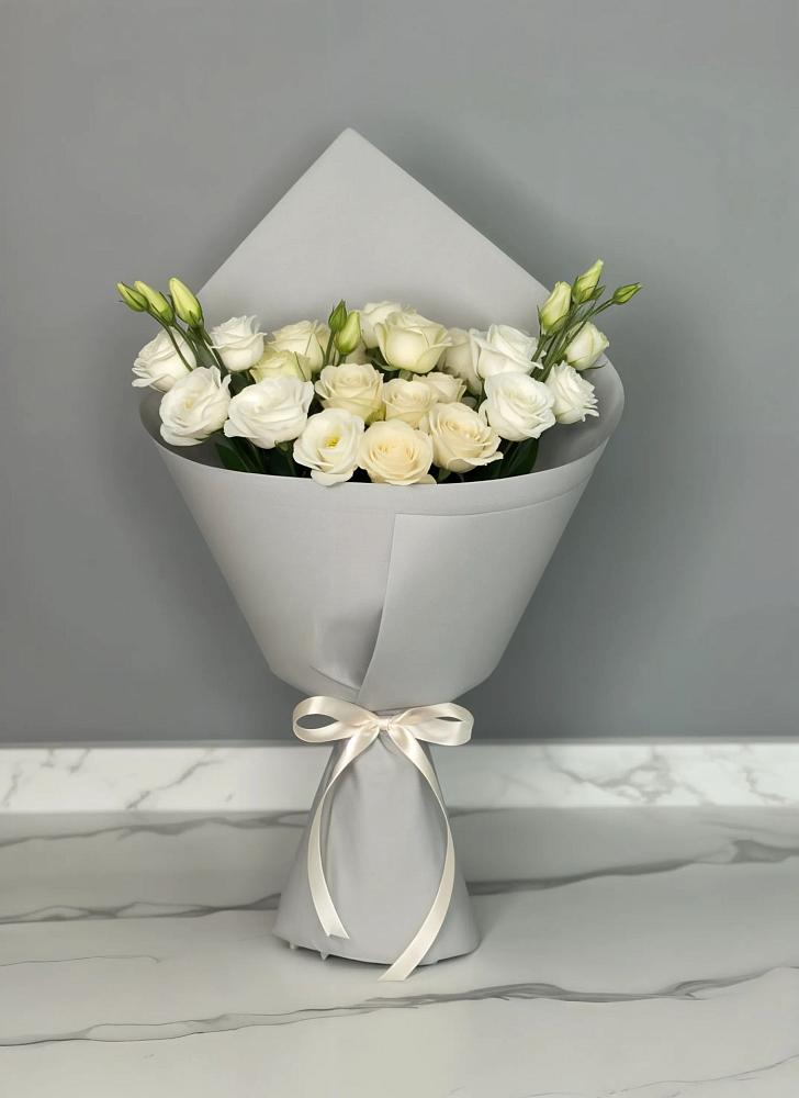 Букет цветов из: Розы и Лизиантусы в Ермолаево