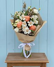Букет цветов из:  Альстромерии, Лизиантусы, Розы и Хризантемы в Ермолаево