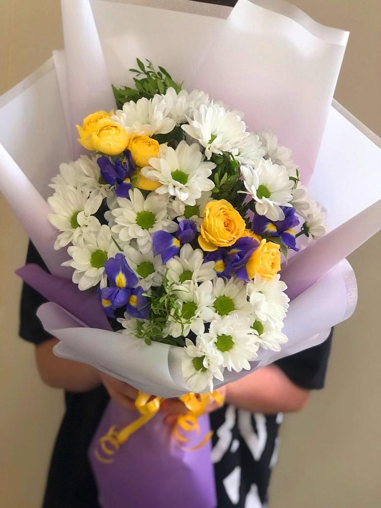 Букет цветов из: Ирисы, Хризантемы и Розы в Ермолаево