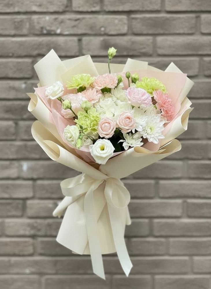 Букет цветов из: Гвоздики, Розы, Лизиантусы и Хризантемы в Ермолаево