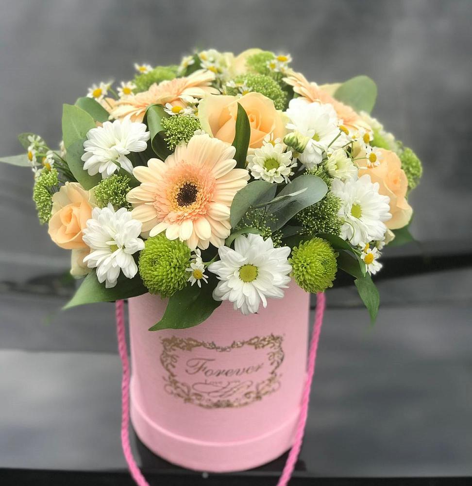 Цветочная композиция из Розы, Герберы и Хризантемы в шляпной коробке в Ермолаево