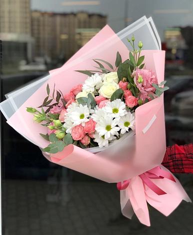 Букет цветов из: Розы, Лизиантусы и Хризантемы в Ермолаево