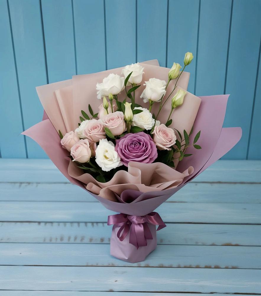 Букет цветов из: Розы и Лизиантусы в Ермолаево